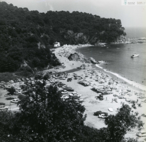 Fotografia de la platja de Canyelles el 1978. Imatge cedida per l'Arxiu de Lloret de Mar.